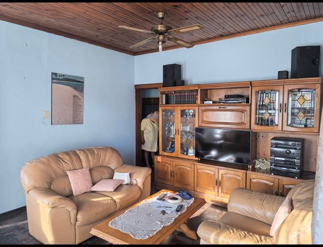 4 BEDROOM HOUSE TO LET IN UMLAZI V